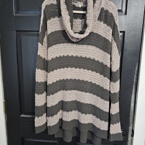 14th & Union Sweater Med - Picture 4 of 8